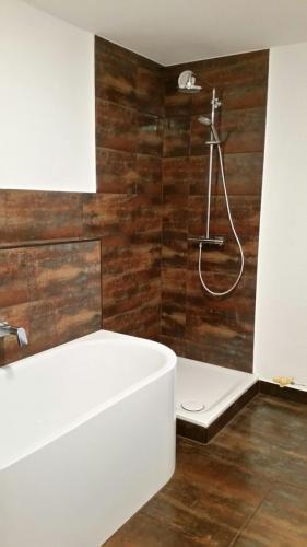 136c42ba-90b7-4736-b165-3df2d6013eae (1)