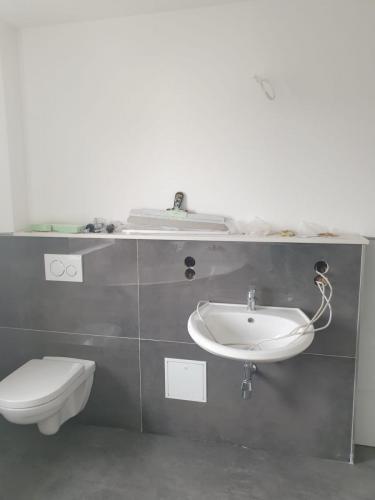 28a9308b-4885-4ce5-9b88-b7ea6d3ec985 (1)