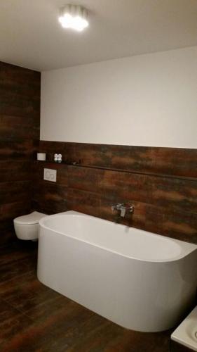 646193d8-11ff-4333-bf2b-ed9364b72d82 (1)