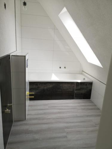 6eadc81c-72e8-486a-8e76-31f9bc28947b-2