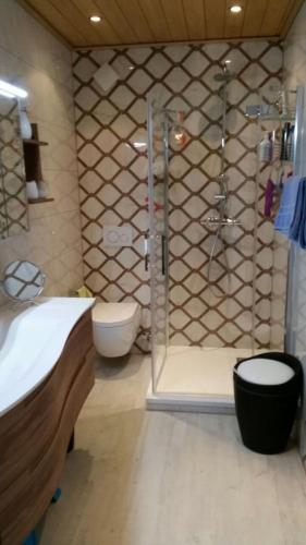 7f40876a-c81d-48ee-863d-75814df6175b