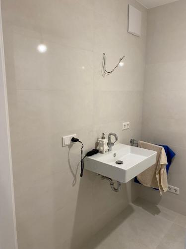 98b98f1c-43f7-4d61-ab16-a295c78801a3