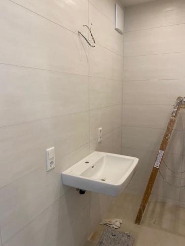 a27a0a67-47d1-43d5-adb2-11e2790f041a