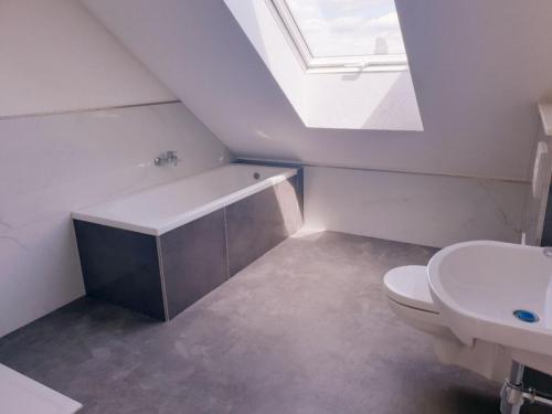 aa3bdb72-f543-45d9-9816-16086d6dc2db (1)