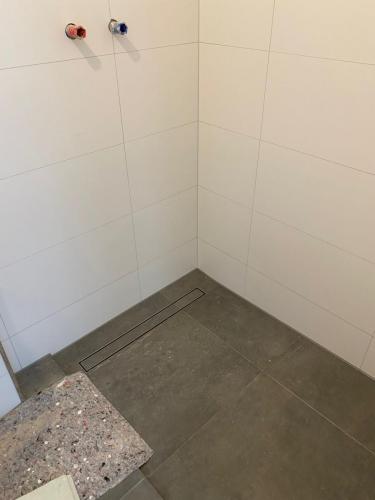 af0457e7-4a93-4f44-bfba-bcd01827302b (1)