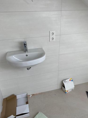 bb2c4f8a-fc59-4b4c-b096-4a61e79c08d6 (1)