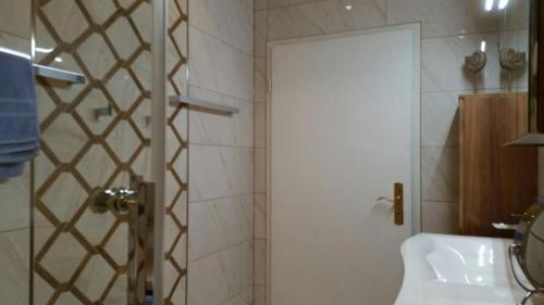 ef5534fb-342d-4479-95f9-229f3729c70e