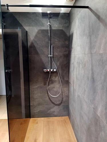 229b1fd9-cd3e-47d4-a141-abc93da9899f