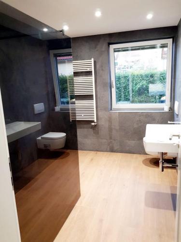 8e127788-fad5-4364-8f34-67644e049b2f