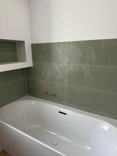 91363cba-e054-4041-bd81-c4982e6efbfa